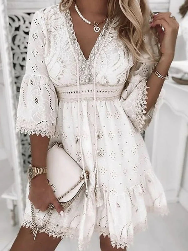 Luftiges Boho-Sommerkleid mit Stickerei und Flare-Ärmeln