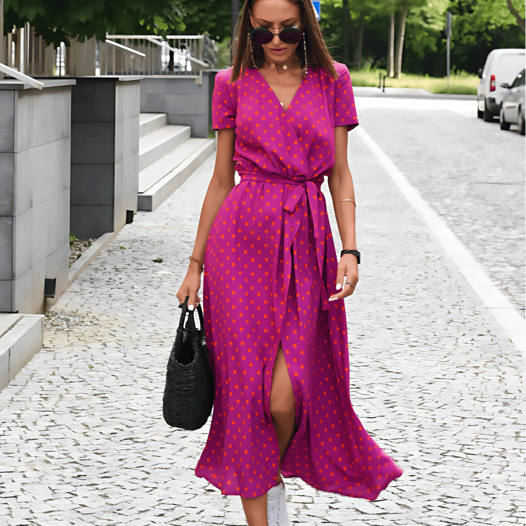 Damenkleid mit Schnürung und geteiltem Saum