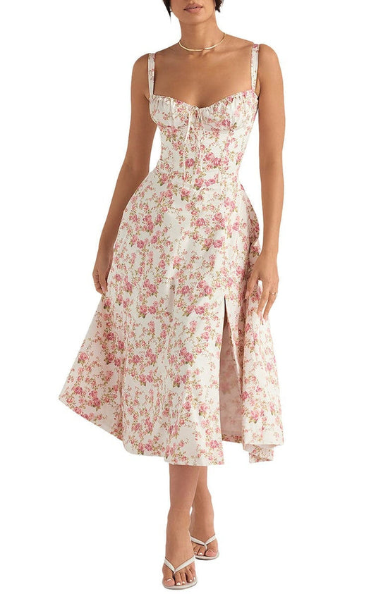 Taillenformendes Kleid mit Blumenmuster