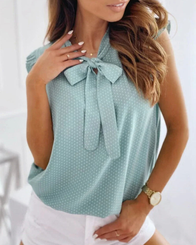 Elegante ärmellose Bluse mit Rüschen und Schleifendetail