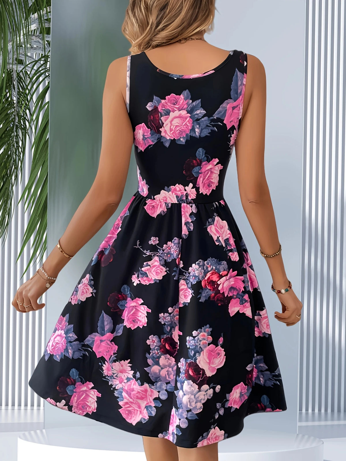 Elegantes Kleid mit Blumendruck in A-Linie ärmellos quadratischer Ausschnitt