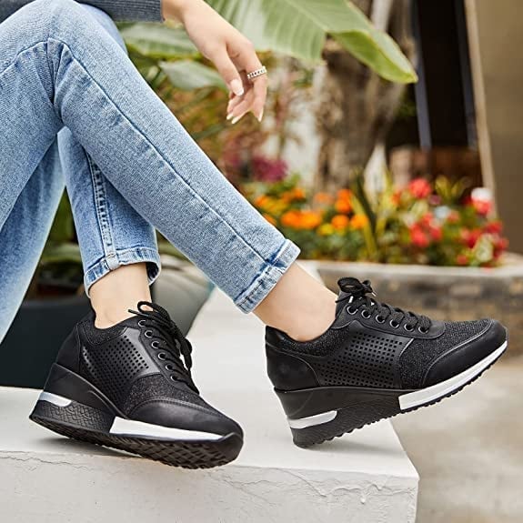 Damen-Sneaker mit verstecktem Keilabsatz und Plateau-Sohle