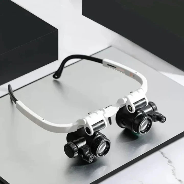 Vergrößerungsbrille mit LED-Beleuchtung und verstellbaren Linsen