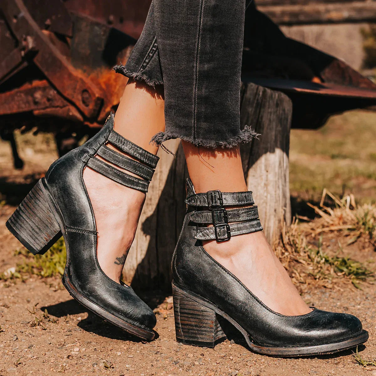 Vintage-Pumps mit Knöchelriemen und Blockabsatz
