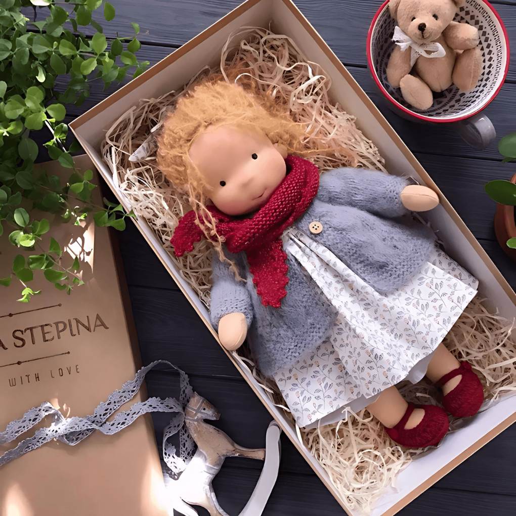 Handgemachte Waldorf Kuschelpuppe