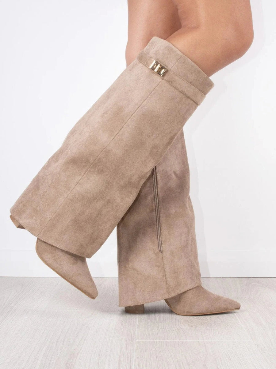 Kniehohe Suède-Stiefel mit Absatz