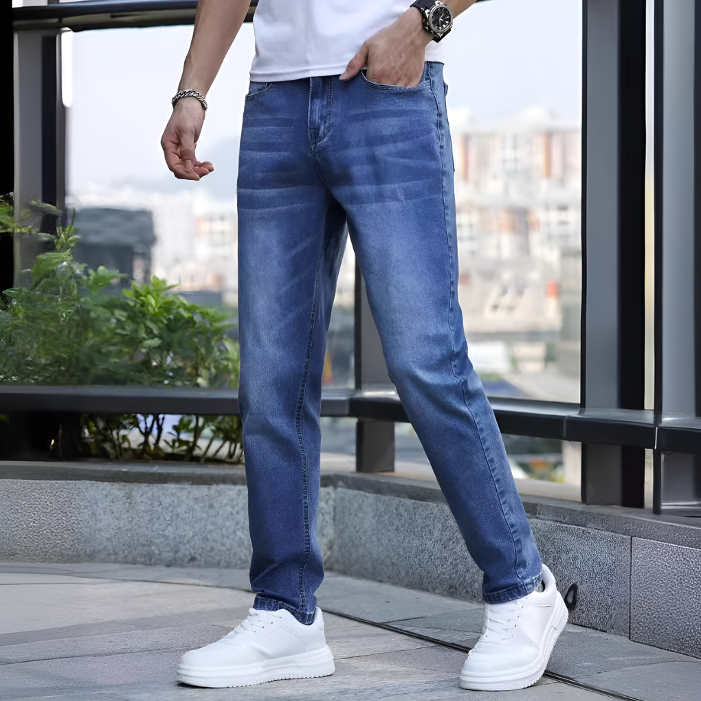 Einfarbige Herrenjeans mit leichtem Stretch