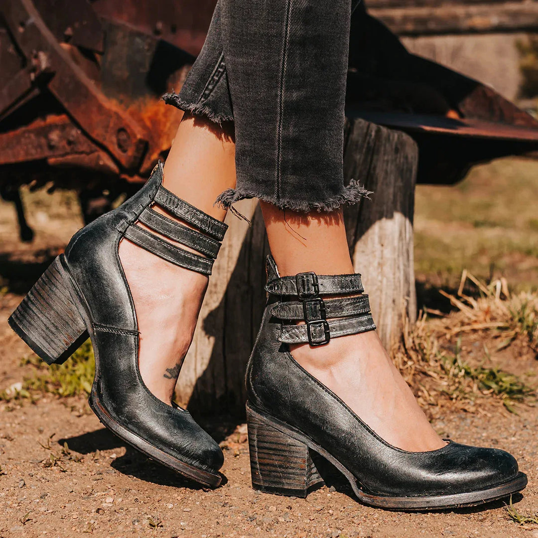 Pumps im Vintage-Stil mit Fesselriemchen und klobigem Absatz