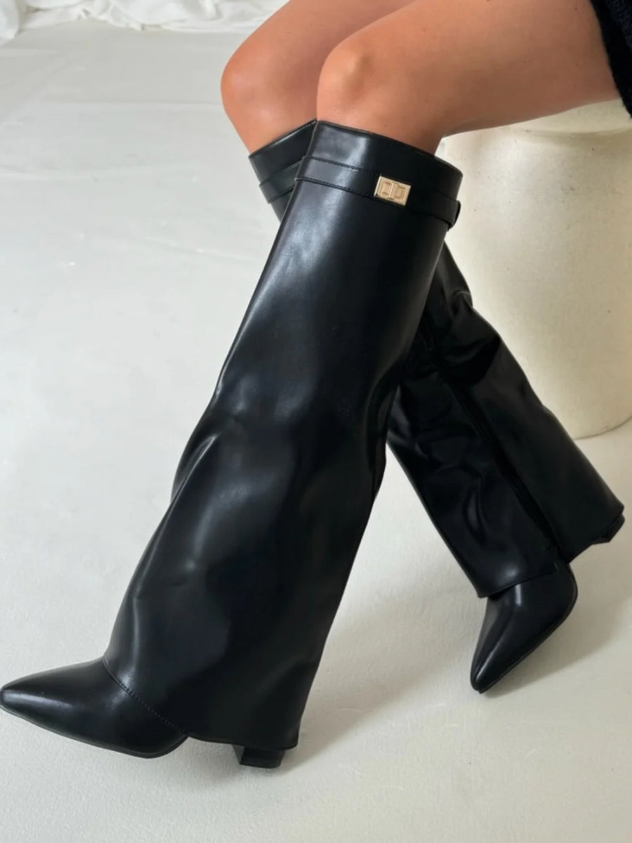 Kniehohe Suède-Stiefel mit Absatz
