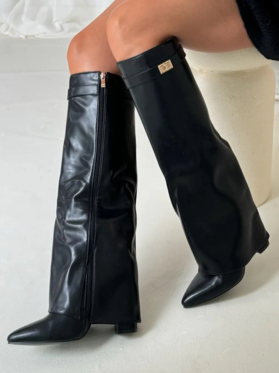 Kniehohe Suède-Stiefel mit Absatz