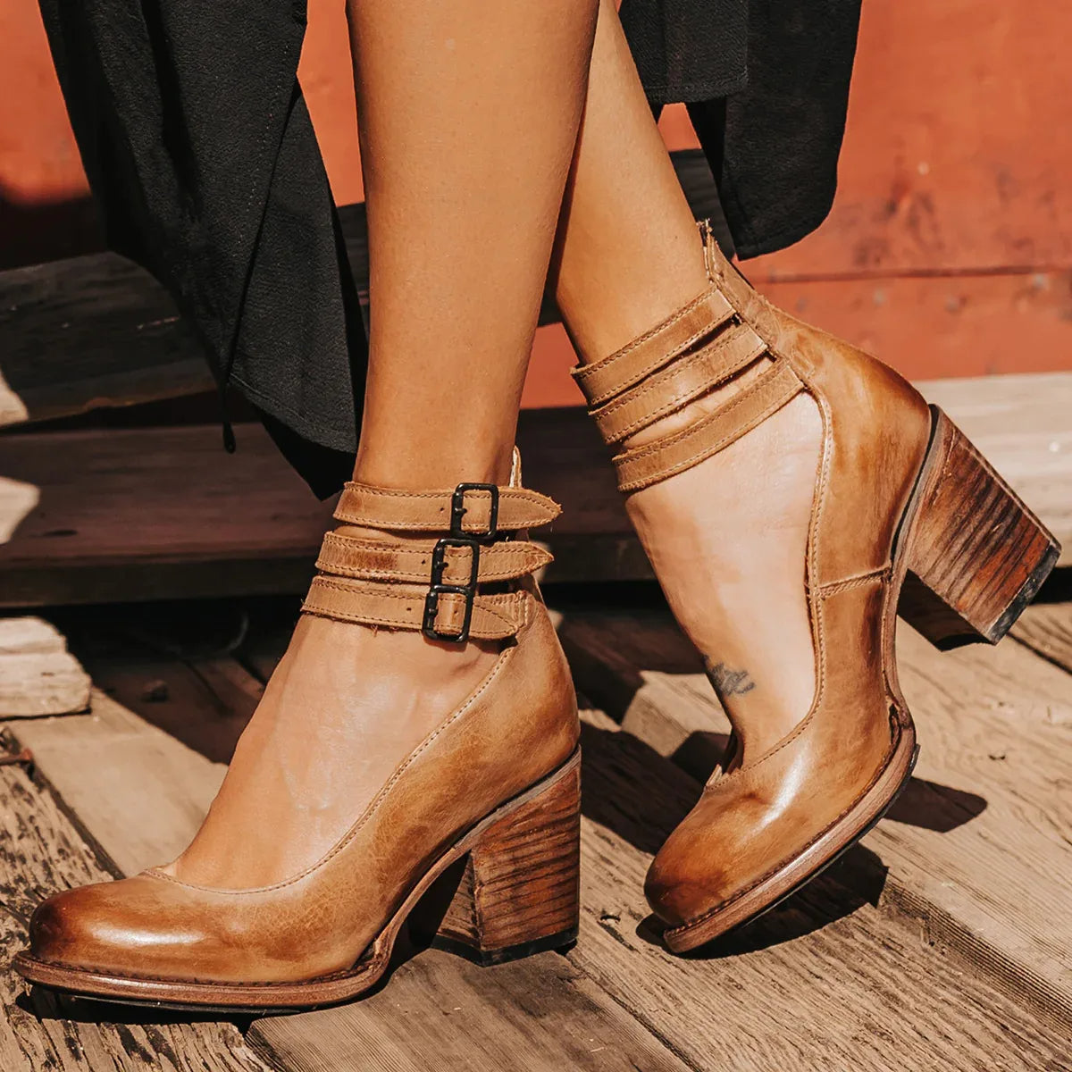 Vintage-Pumps mit Knöchelriemen und Blockabsatz