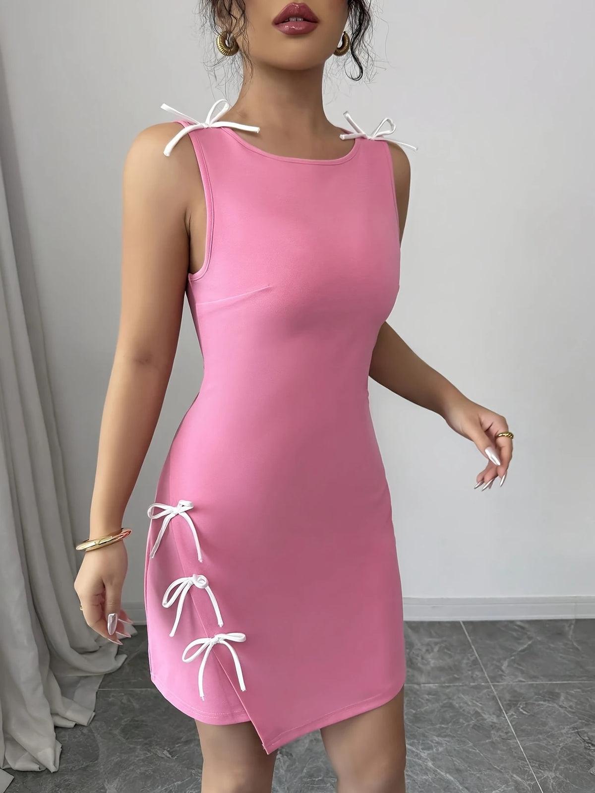 Rosa Mini-Kleid für Damen – Ärmellos, Schleifen-Detail, Crew-Neck, Stretchiges Polyester für Frühling/Sommer