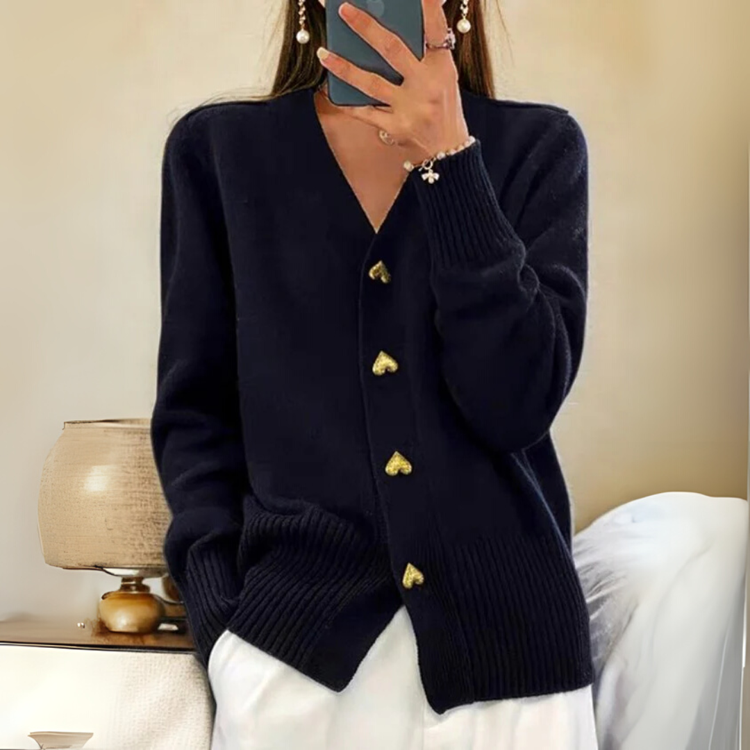 Warme Strickjacke mit Knöpfen