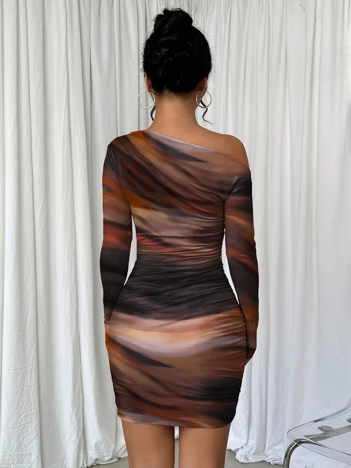 Damen-Maxikleid mit Batikmuster – Asymmetrischer Schnitt, Langarm & Figurbetont aus Polyester