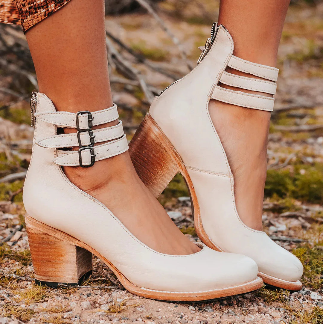 Pumps im Vintage-Stil mit Fesselriemchen und klobigem Absatz