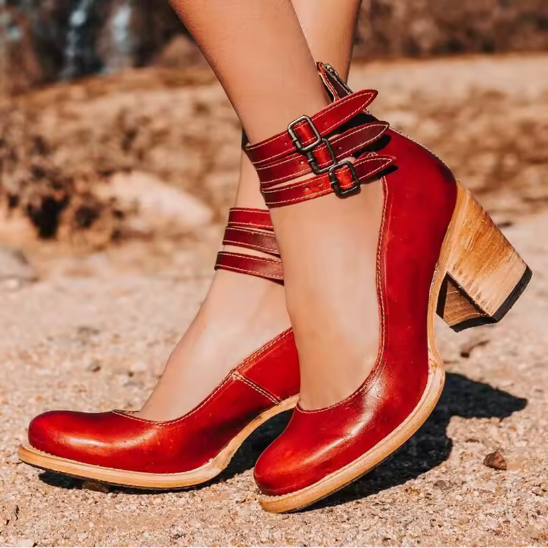 Pumps im Vintage-Stil mit Fesselriemchen und klobigem Absatz