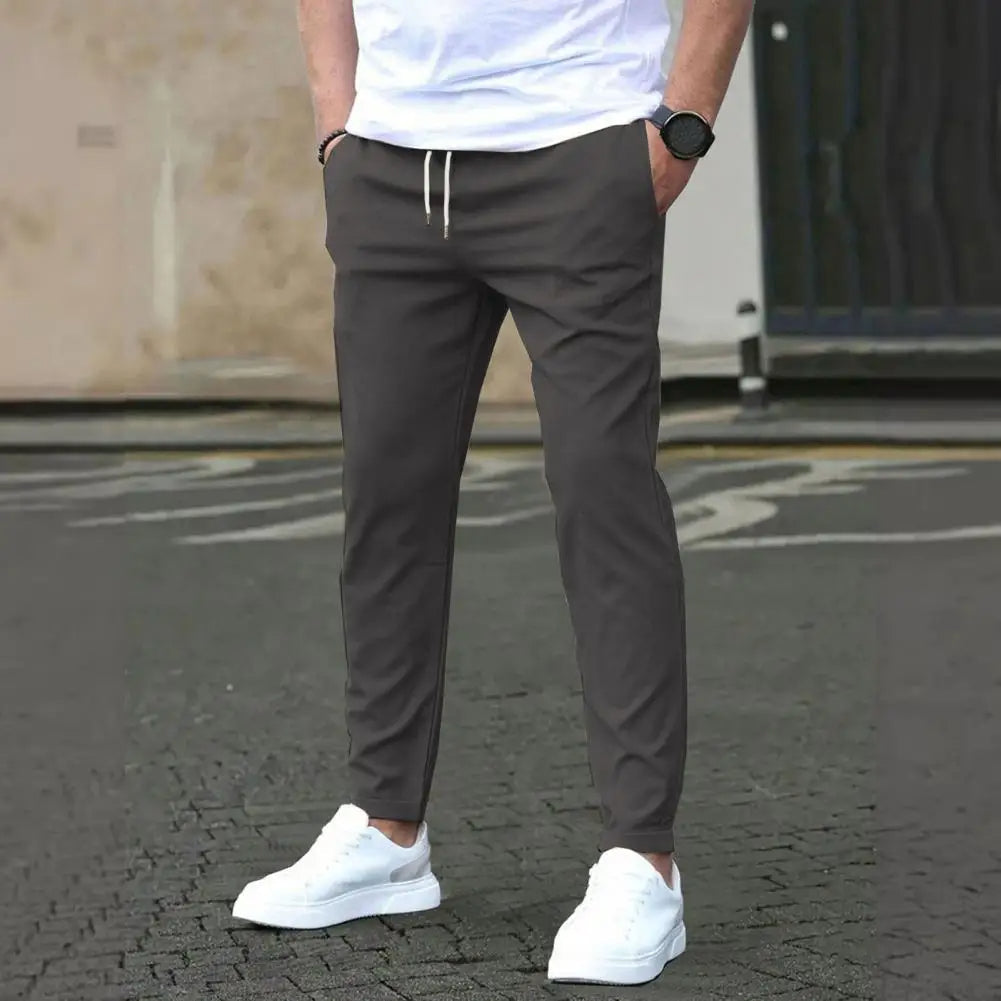 Sportliche Jogginghose für Herren mit Taschen und elastischem Bund