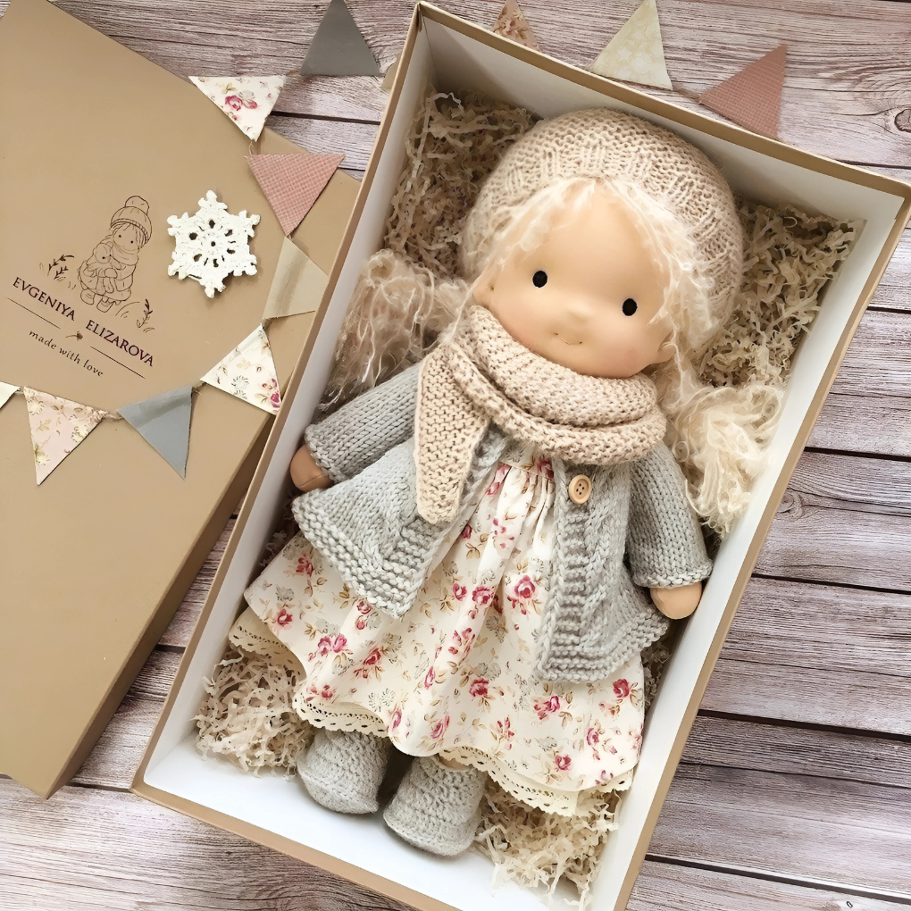 Handgemachte Waldorf Kuschelpuppe