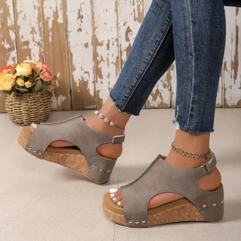 Modische Keilsandalen für Damen