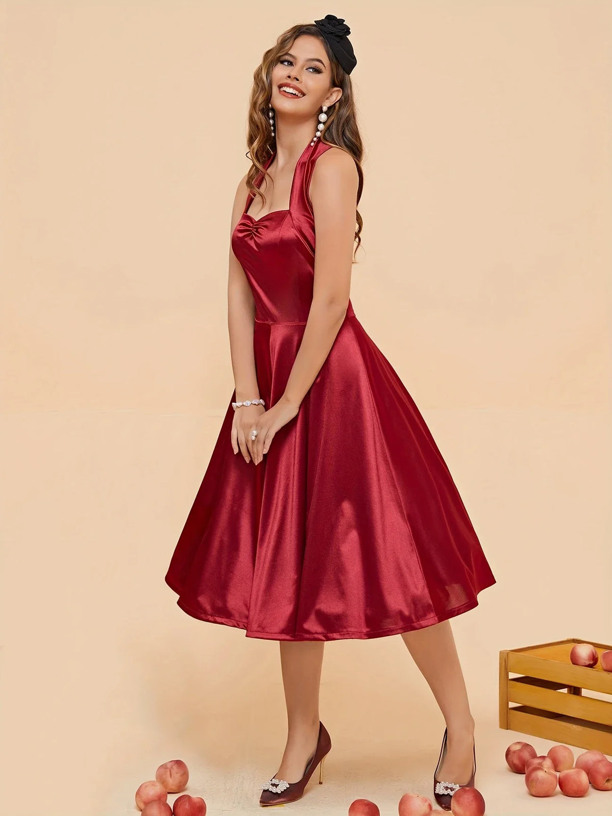 Neckholder Satin Kleid - offener Rücken, Rüschen, langes luxuriöses Brautjungfernkleid für Hochzeiten