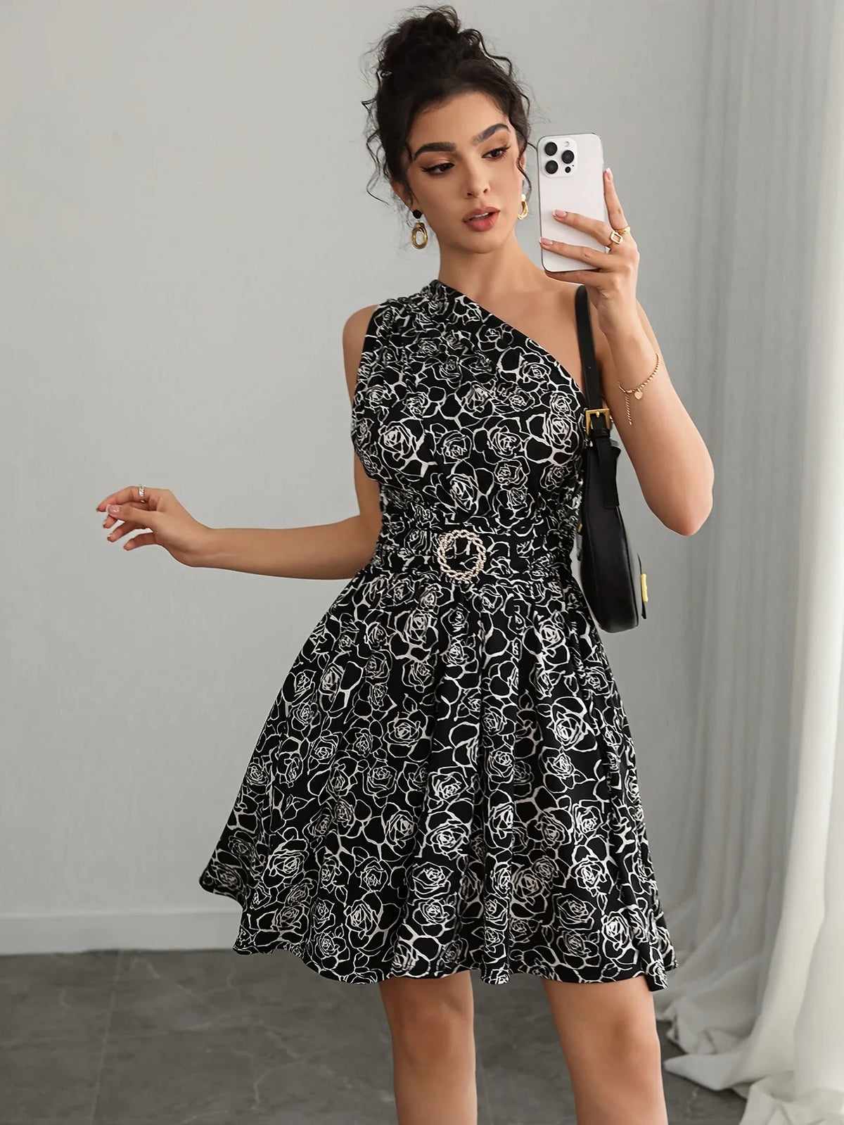 Elegantes Ein-Schulter-Sommerkleid - Blumendruck, luftiges Maxikleid mit Taschen, lässiges Strandkleid für den Urlaub