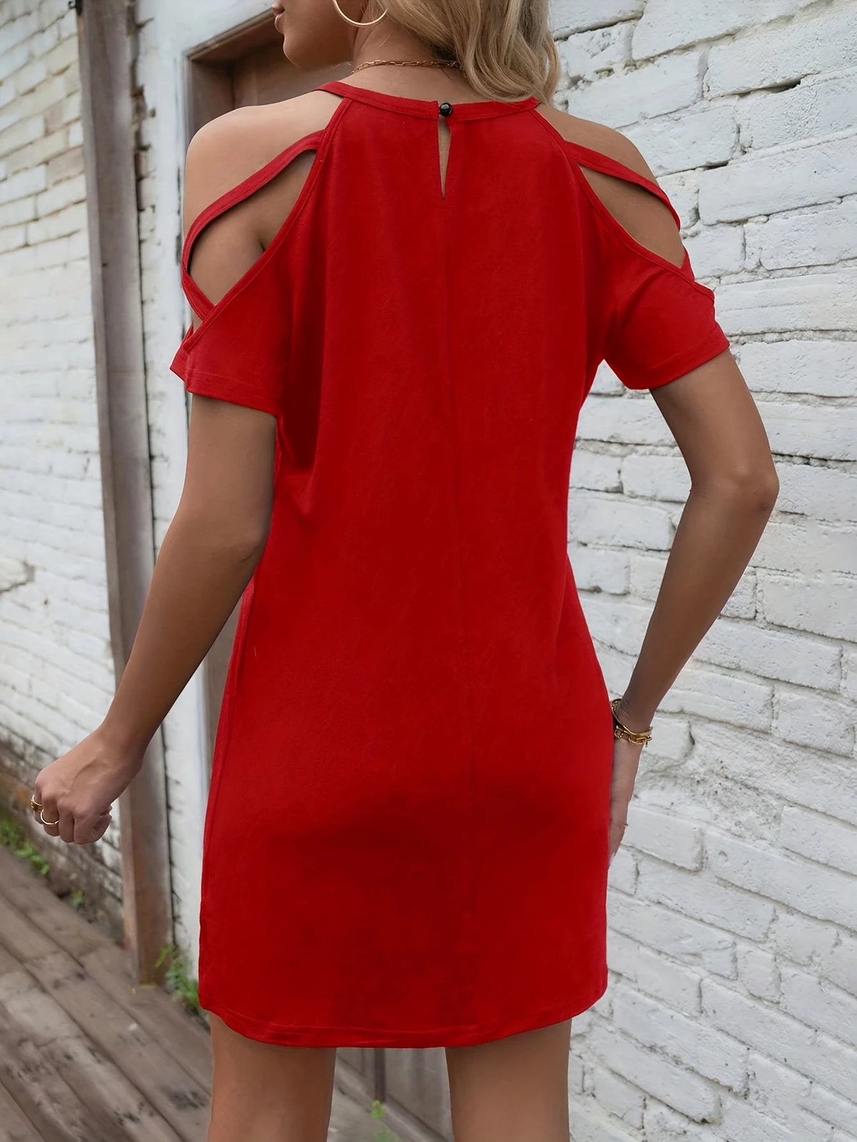 Rotes schulterfreies Sommerkleid mit kurzen Ärmeln und Kreuzriemen Lässige Tunika