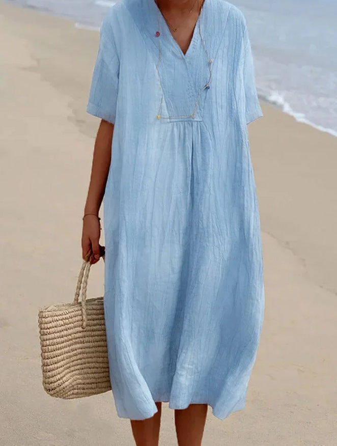 Entspanntes Strandkleid mit V-Ausschnitt und kurzen Ärmeln