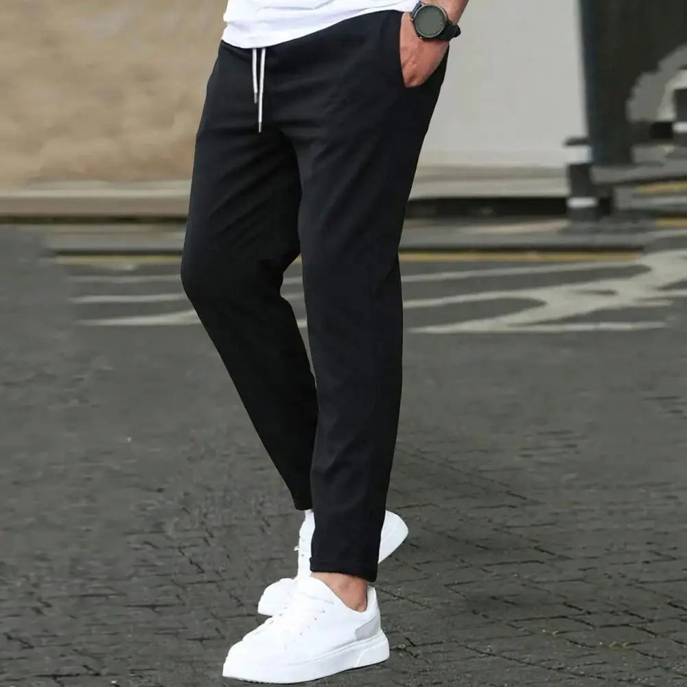 Sportliche Jogginghose für Herren mit Taschen und elastischem Bund