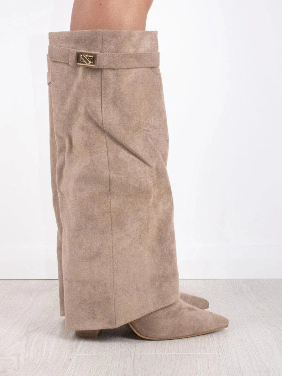 Kniehohe Suède-Stiefel mit Absatz