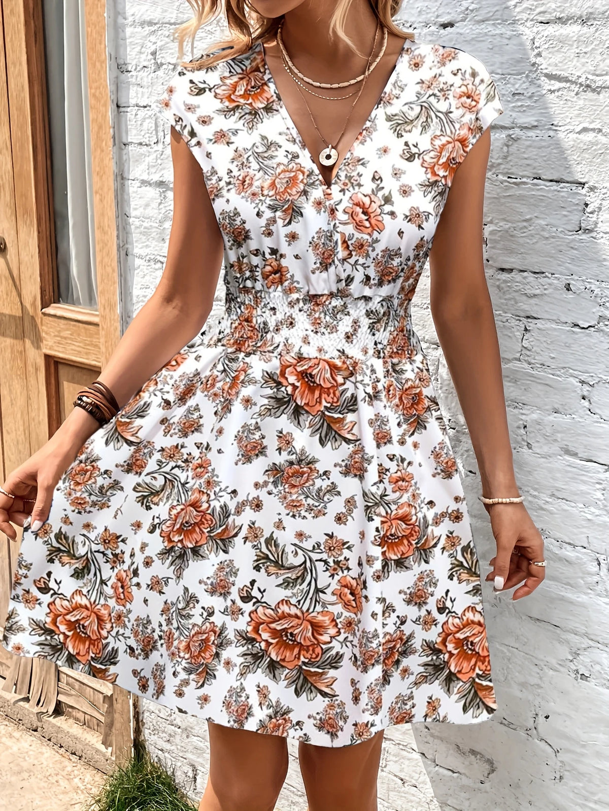 Lässiges Sommerkleid mit V-Ausschnitt und Flatterärmeln leichtes Polyester knielang