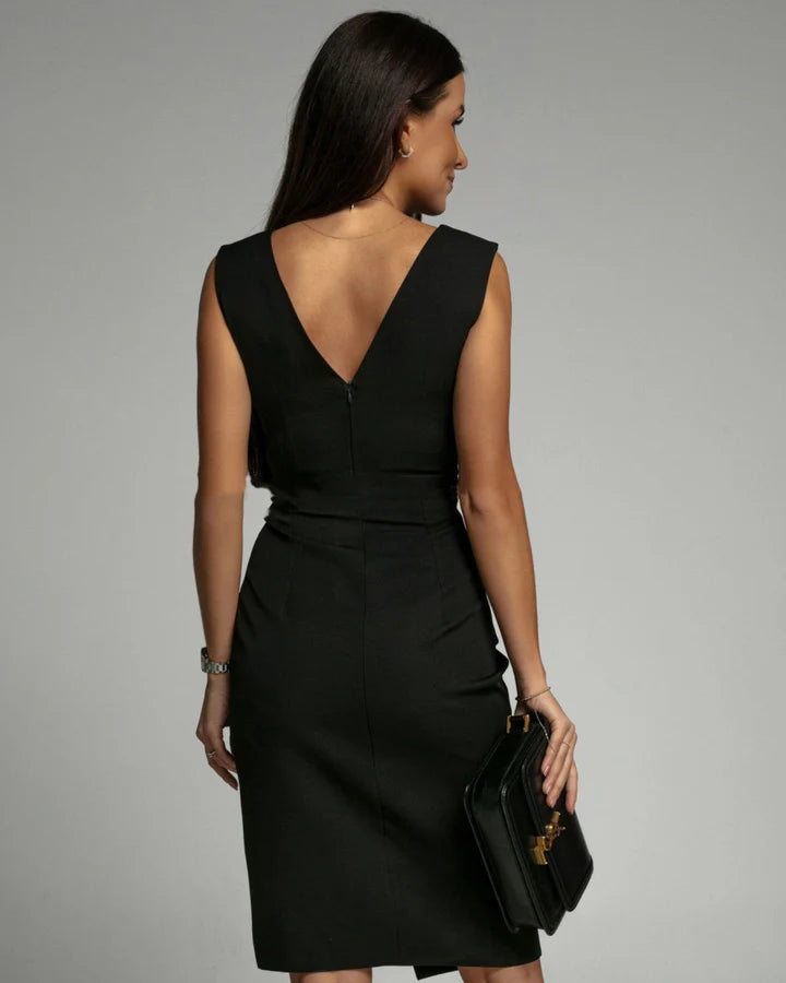 Kleid mit V-Ausschnitt und Schlitz
