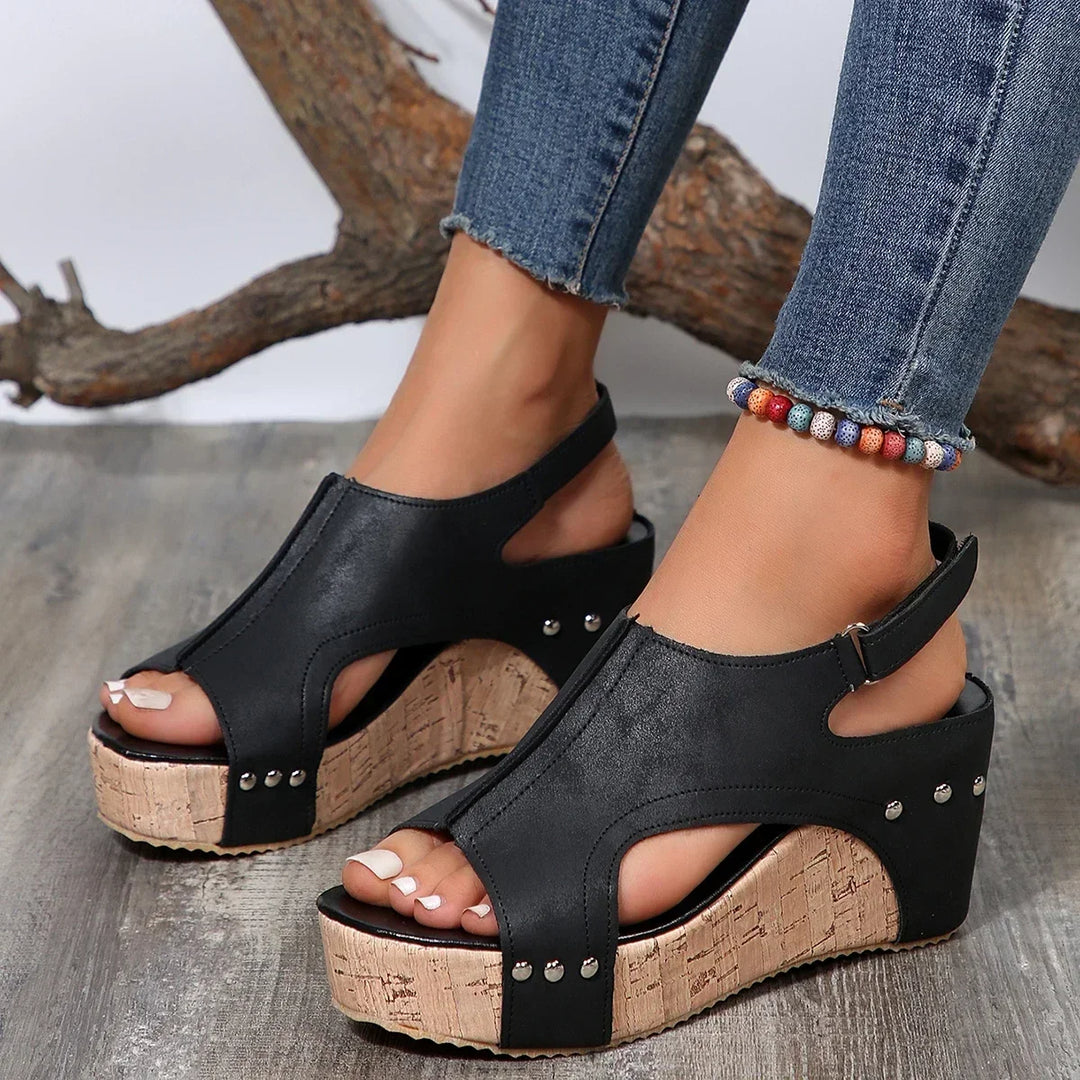 Überkreuzte Peep-Toe-Keilsandalen Erhabene Eleganz mit alltäglichem Komfort