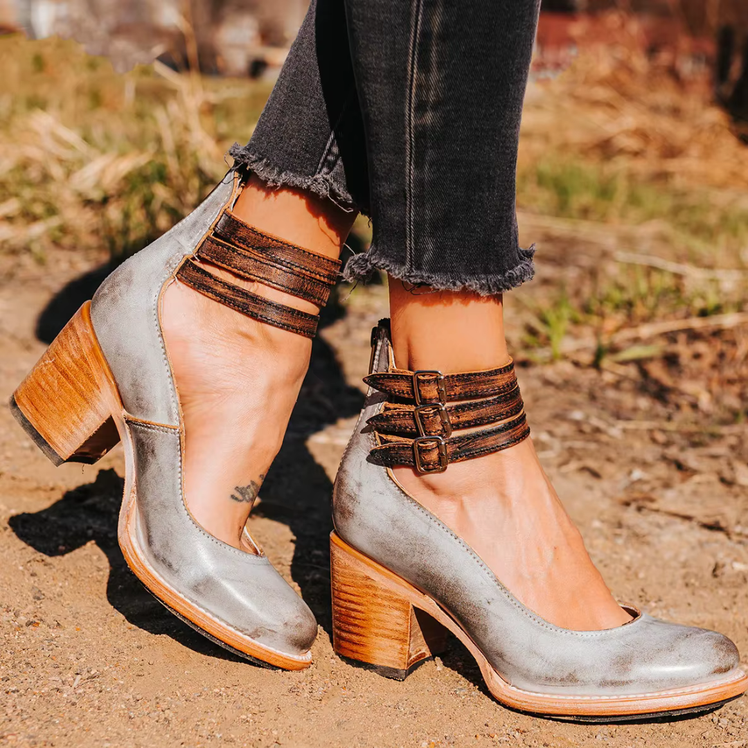Pumps im Vintage-Stil mit Fesselriemchen und klobigem Absatz