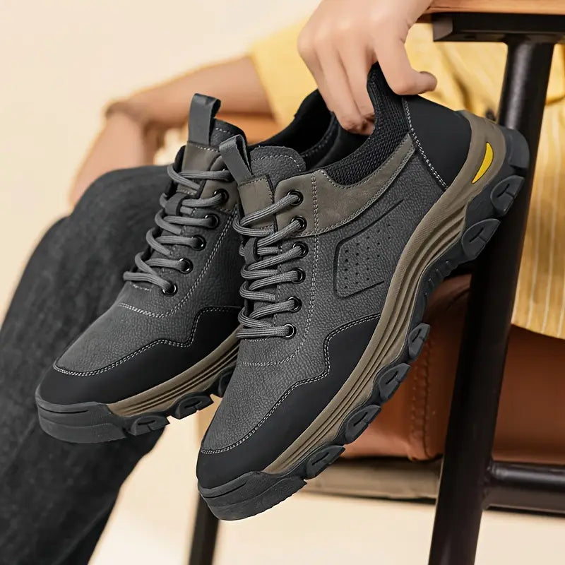 Trekking-Schuhe Langlebige niedrige Wanderschuhe mit griffiger Sohle