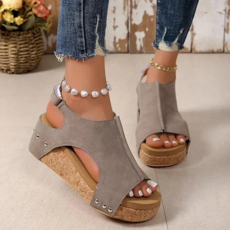 Modische Keilsandalen für Damen