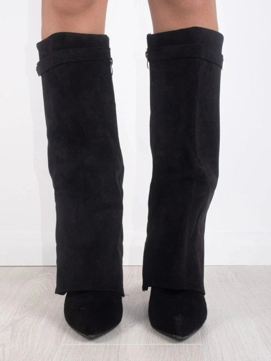 Kniehohe Suède-Stiefel mit Absatz