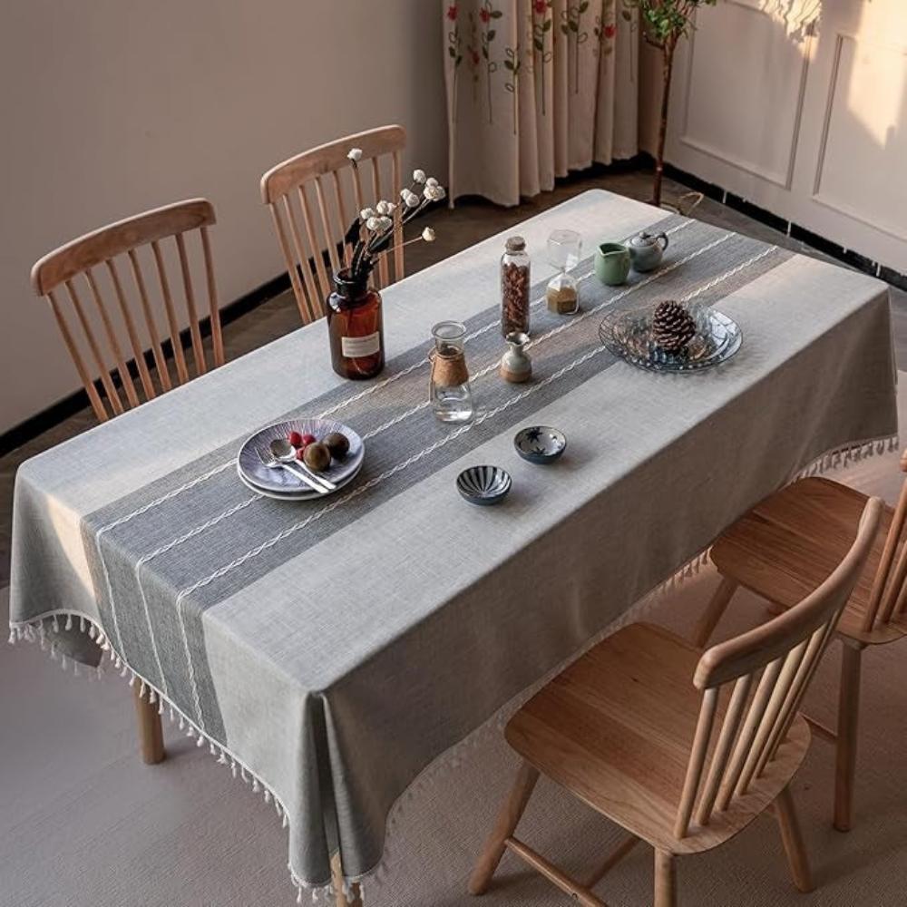 Elegante Tischdecke mit rustikalem Charme
