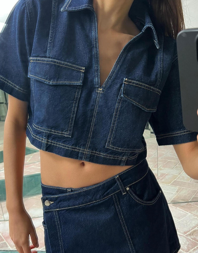 Zweiteiliges Jeans-Set mit Oberteil und Rock