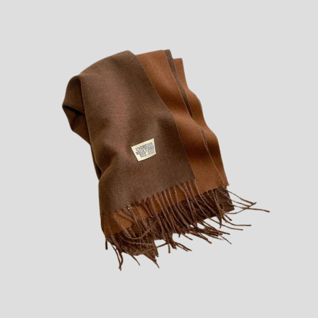 Wollschal im klassischen Winterstil