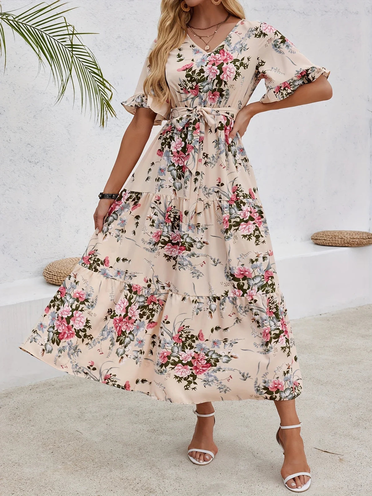 Florales Kleid mit Rüschen Eleganter V-Ausschnitt & Schleifengürtel Luftiges Sommerkleid