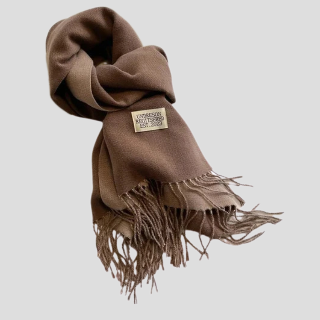 Wollschal im klassischen Winterstil