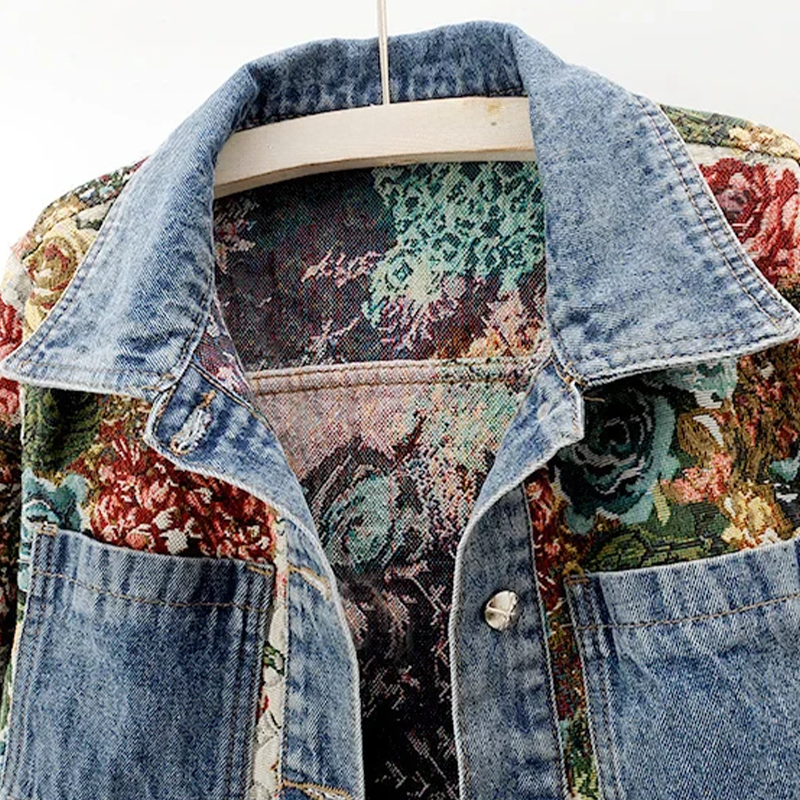 Damen-Denimjacke mit floraler Stickerei