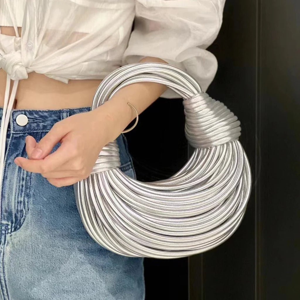 Gewebte Damenhandtasche mit Knotendetail