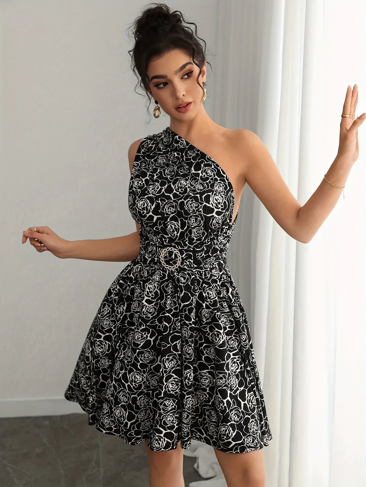 Elegantes Ein-Schulter-Sommerkleid - Blumendruck, luftiges Maxikleid mit Taschen, lässiges Strandkleid für den Urlaub