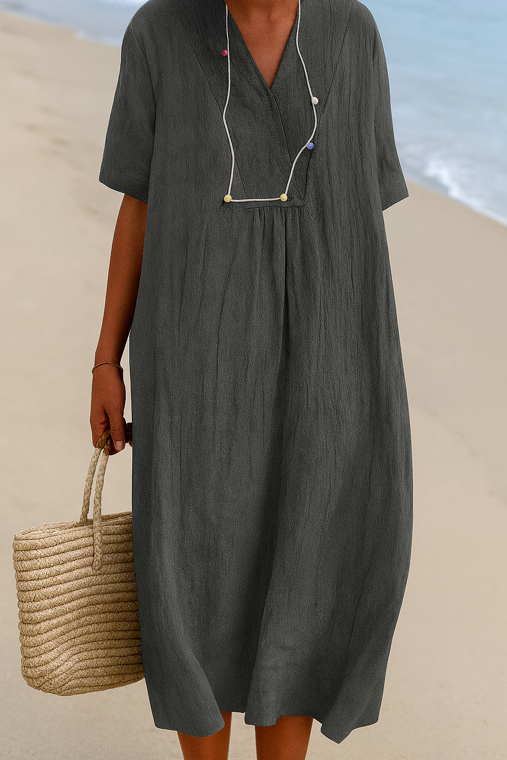Entspanntes Strandkleid mit V-Ausschnitt und kurzen Ärmeln