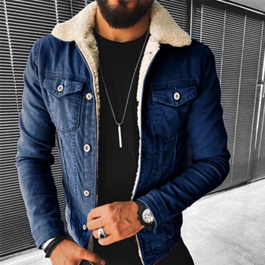 Zeitlose Jeansjacke mit klassischer Passform und urbanem Cool
