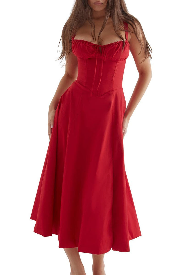 Taillenformendes Kleid mit Blumenmuster