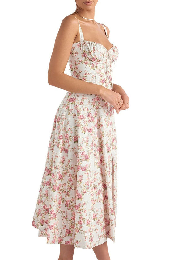 Taillenformendes Kleid mit Blumenmuster