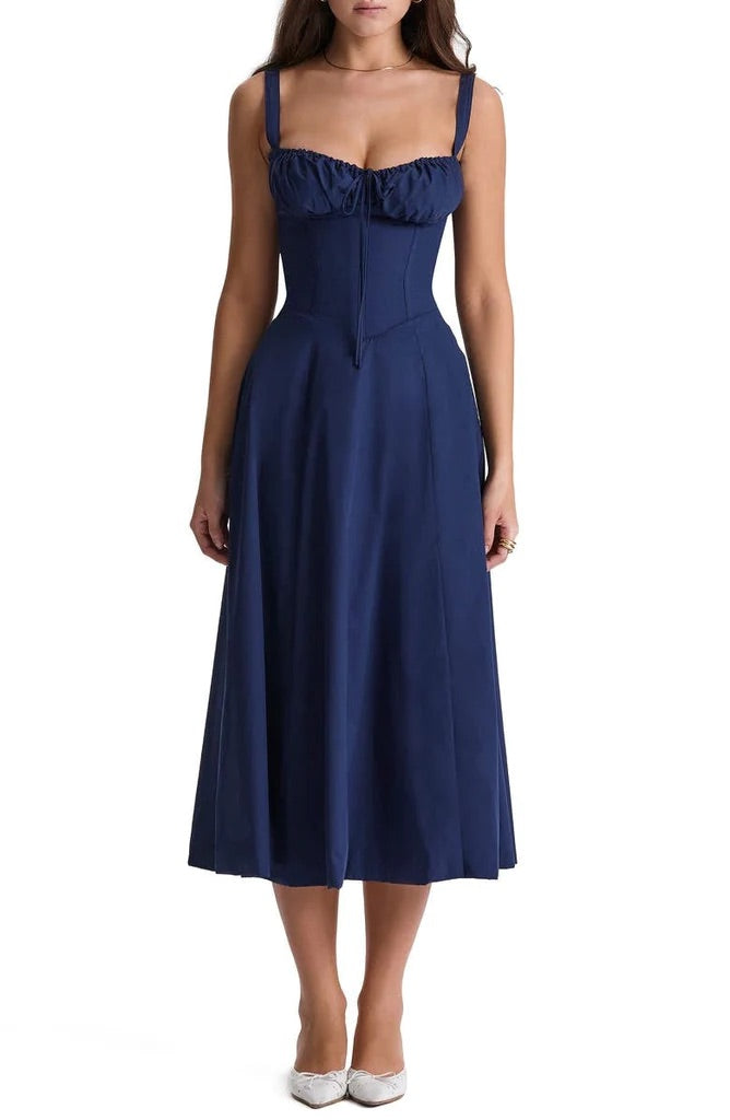 Taillenformendes Kleid mit Blumenmuster