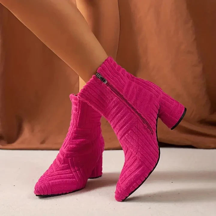 Einfarbige Damenstiefel mit Blockabsatz
